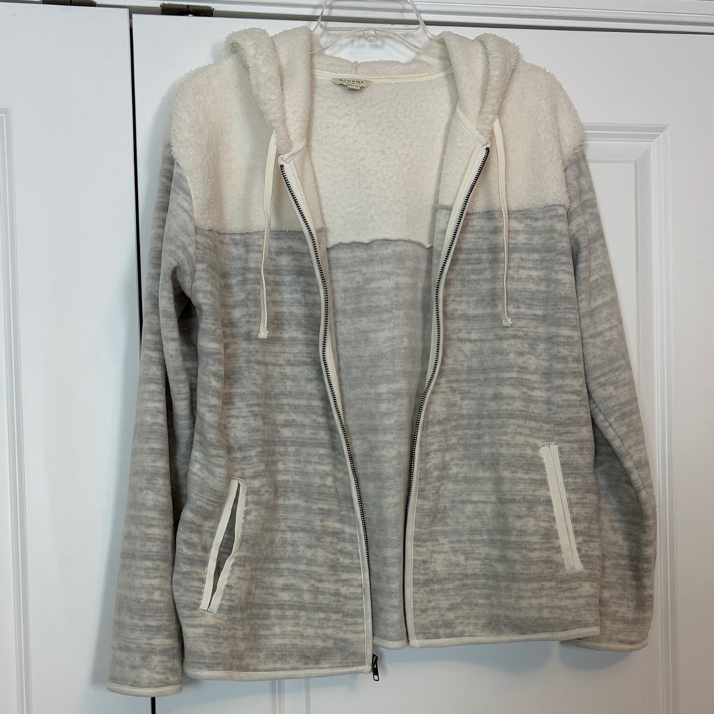 Like NEW Cozy Gray and Cream Zip-Up Hoodie Lg